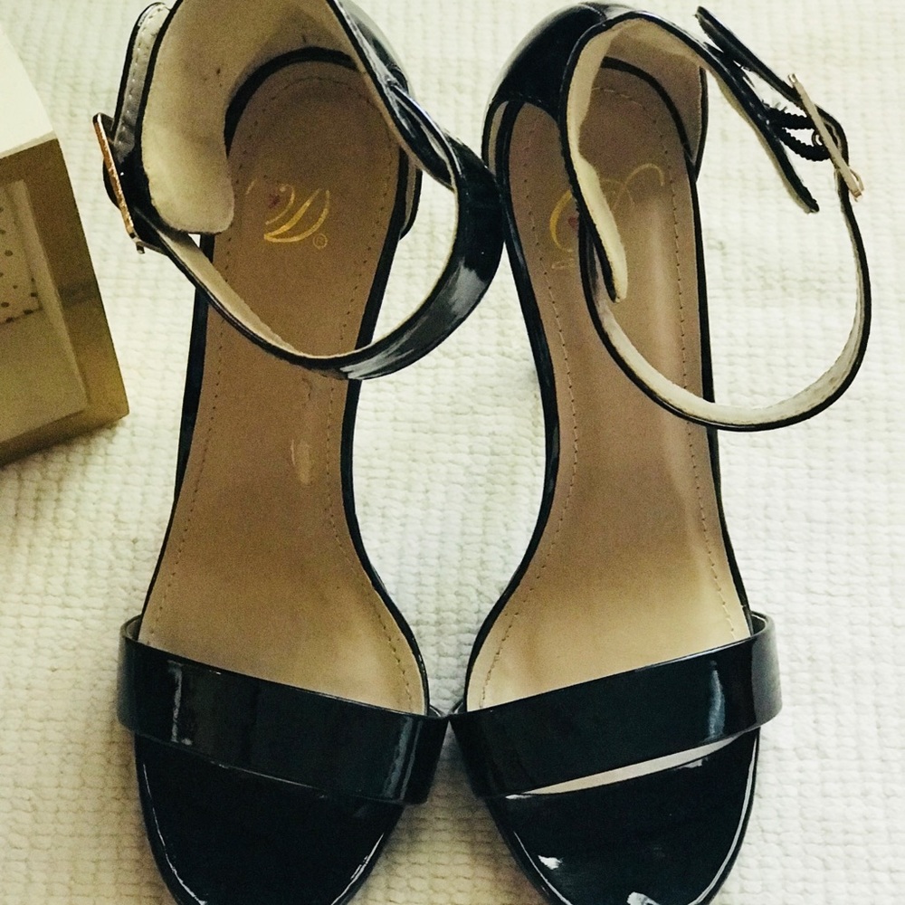 Black Patent Heels. Worn only once! - Picture 2 of 5